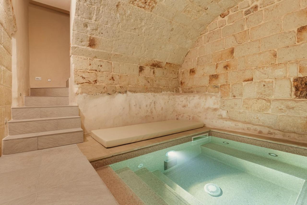 Exclusive - Suite Spa Con Idromassaggio Jacuzzi Фазано Екстериор снимка