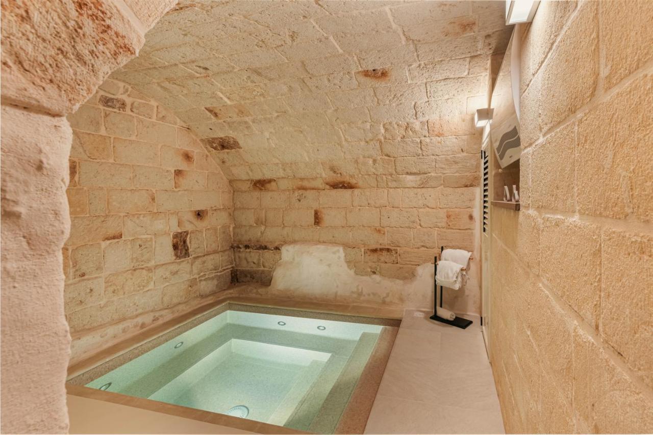 Exclusive - Suite Spa Con Idromassaggio Jacuzzi Фазано Екстериор снимка